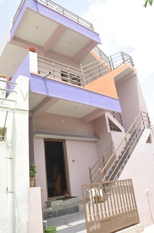 Classic Homestay Хампи Экстерьер фото